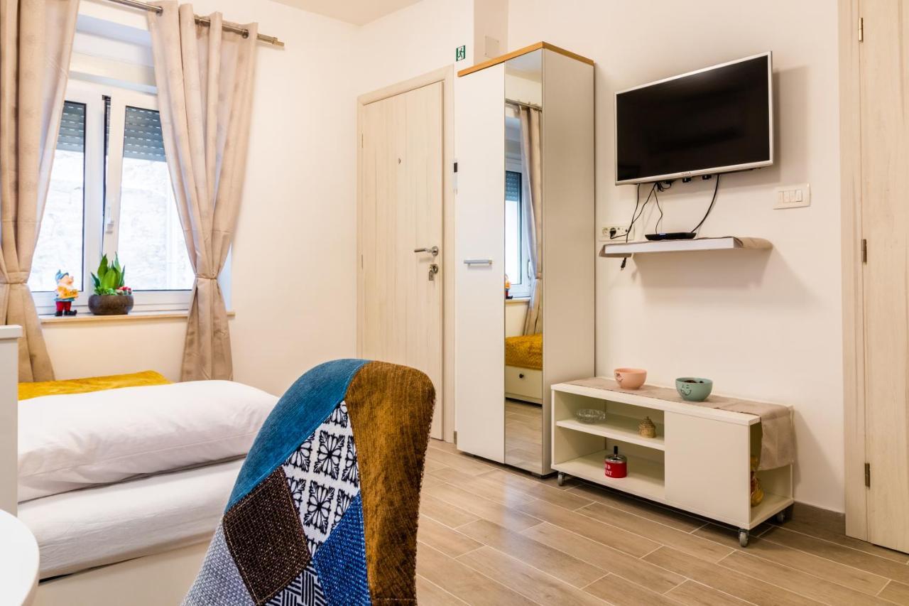 Studio Apartman Mirela Kastel Stafilic Kaštela 外观 照片